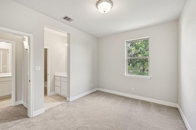 131 Kellogg LN, Bastrop, TX 78602