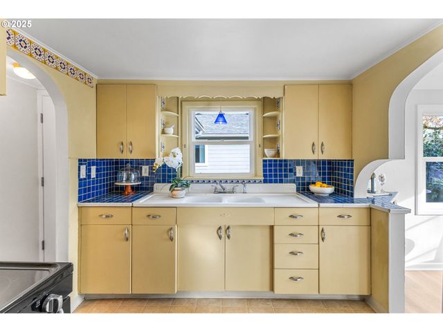 1605 Cottage St, Salem, OR 97301