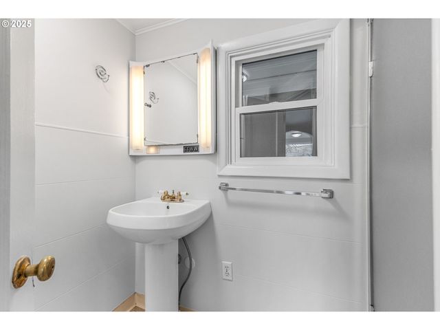 1605 Cottage St, Salem, OR 97301