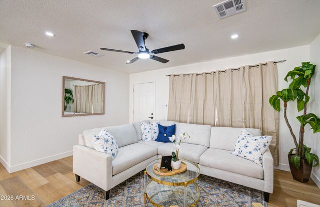 2520 E DAHLIA Drive, Phoenix, AZ 85032