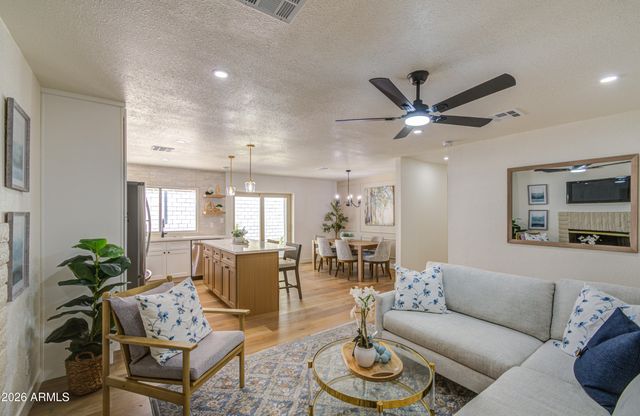 2520 E DAHLIA Drive, Phoenix, AZ 85032