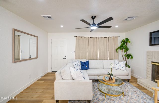 2520 E DAHLIA Drive, Phoenix, AZ 85032