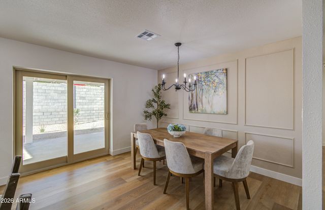 2520 E DAHLIA Drive, Phoenix, AZ 85032