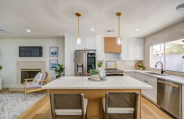 2520 E DAHLIA Drive, Phoenix, AZ 85032