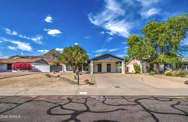 2520 E DAHLIA Drive, Phoenix, AZ 85032