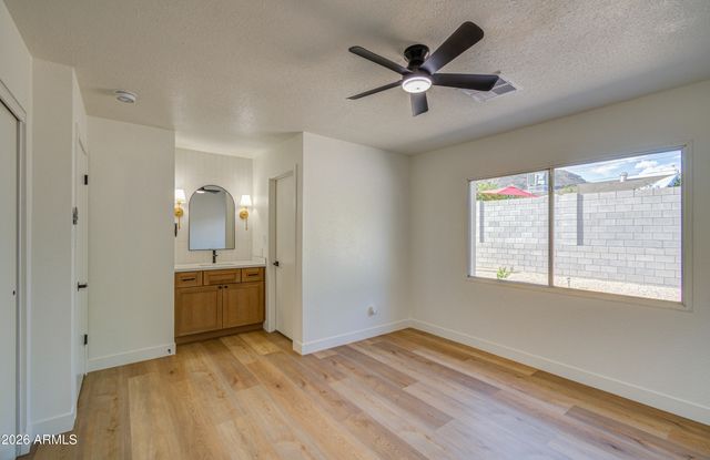 2520 E DAHLIA Drive, Phoenix, AZ 85032