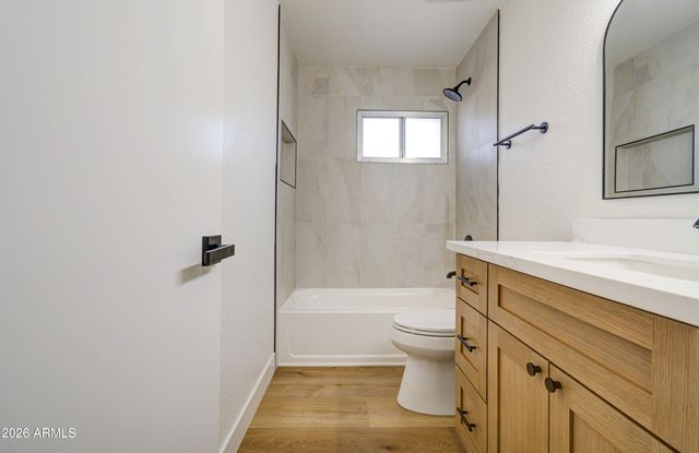 2520 E DAHLIA Drive, Phoenix, AZ 85032
