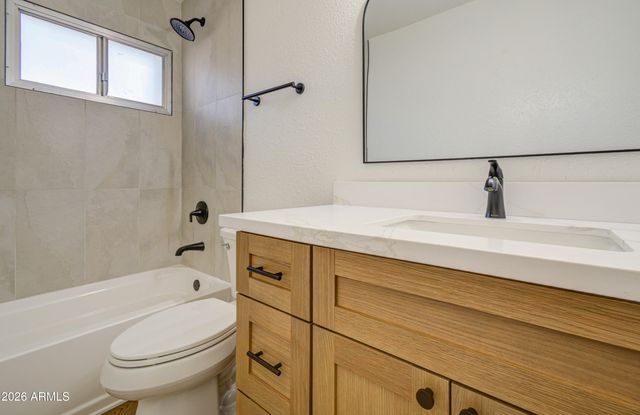 2520 E DAHLIA Drive, Phoenix, AZ 85032