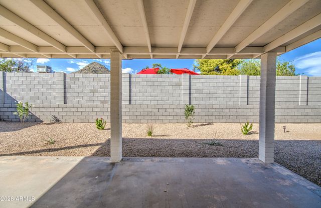2520 E DAHLIA Drive, Phoenix, AZ 85032