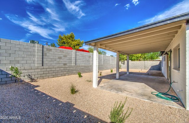 2520 E DAHLIA Drive, Phoenix, AZ 85032