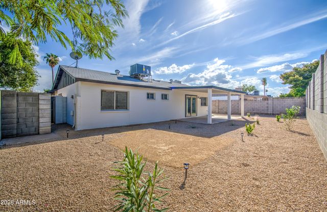 2520 E DAHLIA Drive, Phoenix, AZ 85032