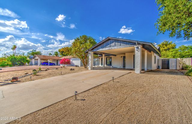 2520 E DAHLIA Drive, Phoenix, AZ 85032