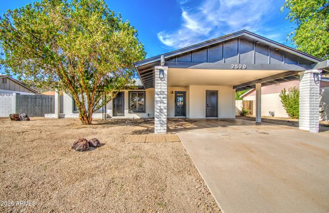 2520 E DAHLIA Drive, Phoenix, AZ 85032