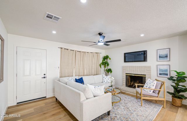 2520 E DAHLIA Drive, Phoenix, AZ 85032