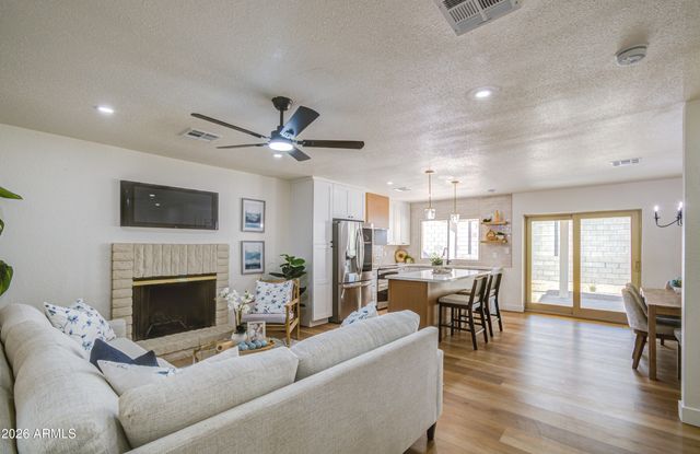 2520 E DAHLIA Drive, Phoenix, AZ 85032