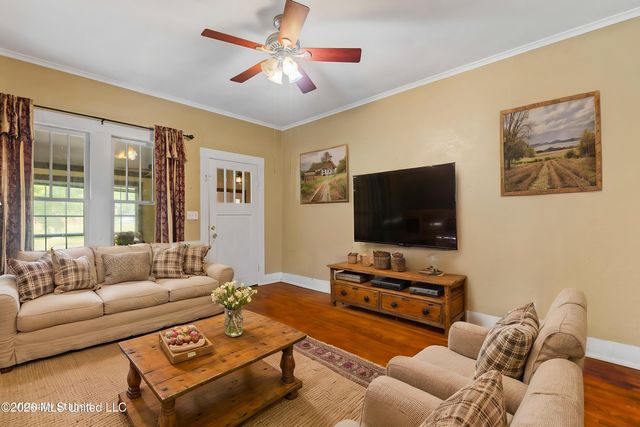 204 5th Avenue, Hattiesburg, MS 39401