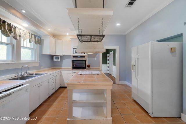 204 5th Avenue, Hattiesburg, MS 39401