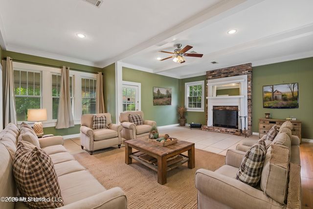 204 5th Avenue, Hattiesburg, MS 39401