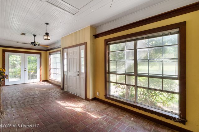 204 5th Avenue, Hattiesburg, MS 39401