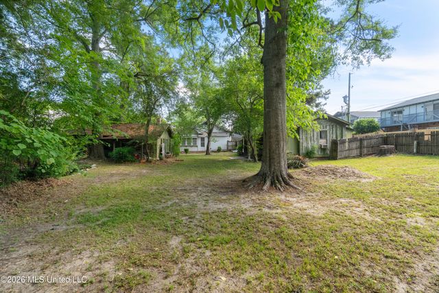 204 5th Avenue, Hattiesburg, MS 39401