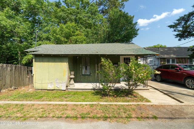 204 5th Avenue, Hattiesburg, MS 39401