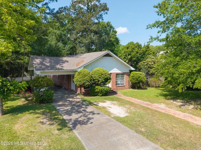 204 5th Avenue, Hattiesburg, MS 39401
