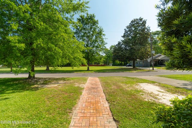 204 5th Avenue, Hattiesburg, MS 39401