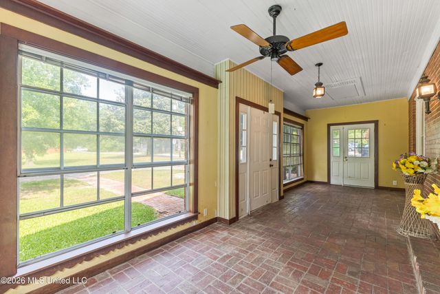 204 5th Avenue, Hattiesburg, MS 39401