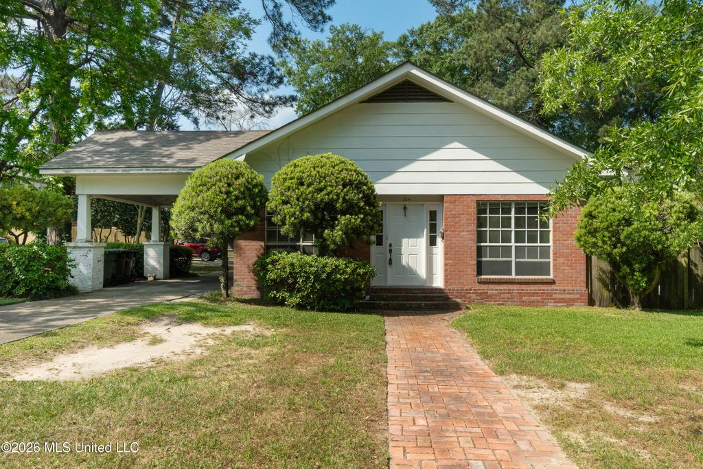 204 5th Avenue, Hattiesburg, MS 39401