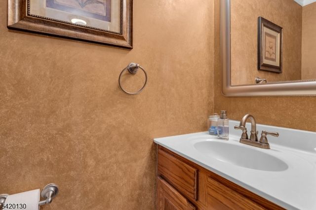 36 Carlisle Ct, Franklin Twp., NJ 08873