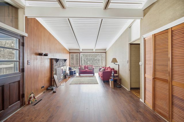 529 W Creekwood Drive, Palatine, IL 60074