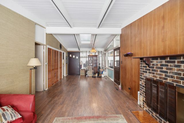 529 W Creekwood Drive, Palatine, IL 60074