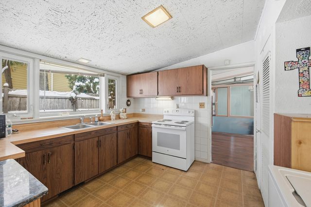 529 W Creekwood Drive, Palatine, IL 60074