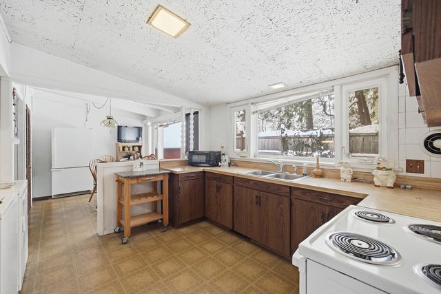 529 W Creekwood Drive, Palatine, IL 60074