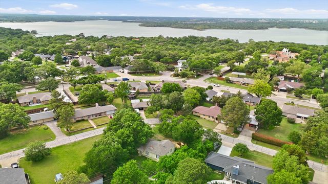 308 Mockingbird Lane, Highland Village, TX 75077