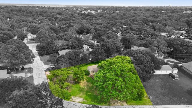 308 Mockingbird Lane, Highland Village, TX 75077