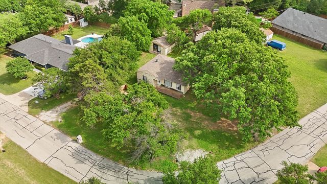 308 Mockingbird Lane, Highland Village, TX 75077