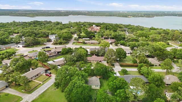 308 Mockingbird Lane, Highland Village, TX 75077