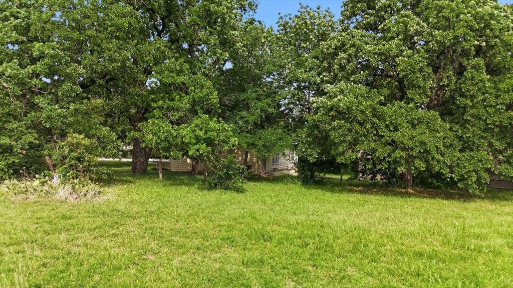308 Mockingbird Lane, Highland Village, TX 75077