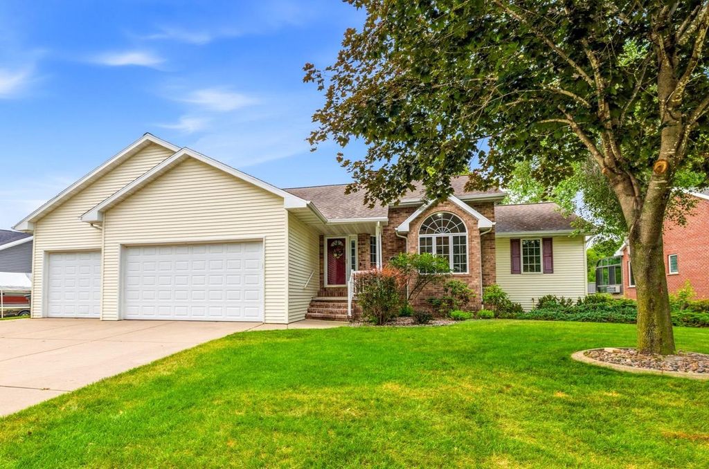 1569 REDSTONE TRAIL, Green Bay, WI 54313