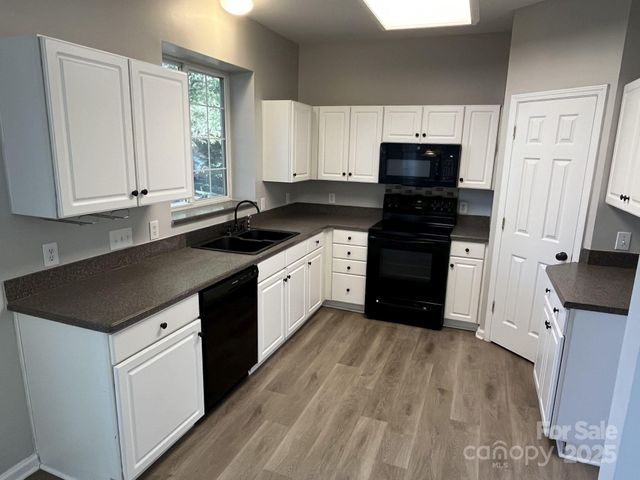 6329 Elderslie Drive, Charlotte, NC 28269