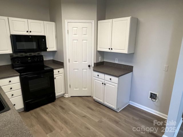 6329 Elderslie Drive, Charlotte, NC 28269