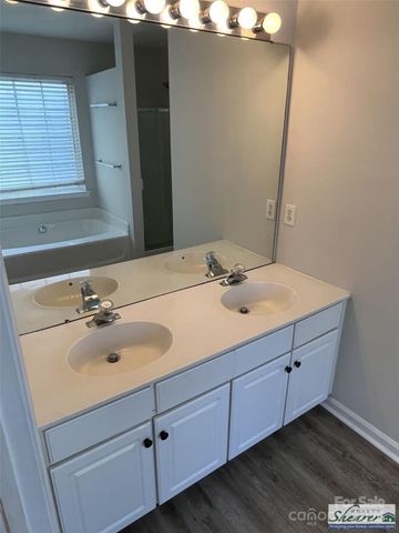 6329 Elderslie Drive, Charlotte, NC 28269