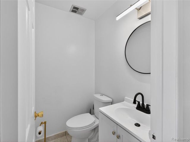 4667 Bloomfield Drive, Sterling Heights, MI 48310
