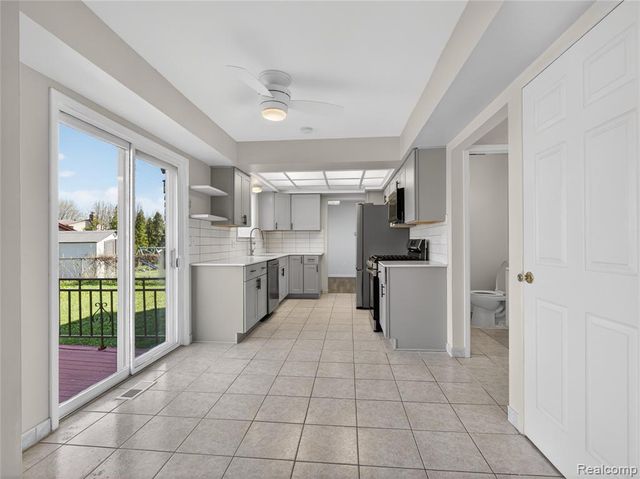 4667 Bloomfield Drive, Sterling Heights, MI 48310