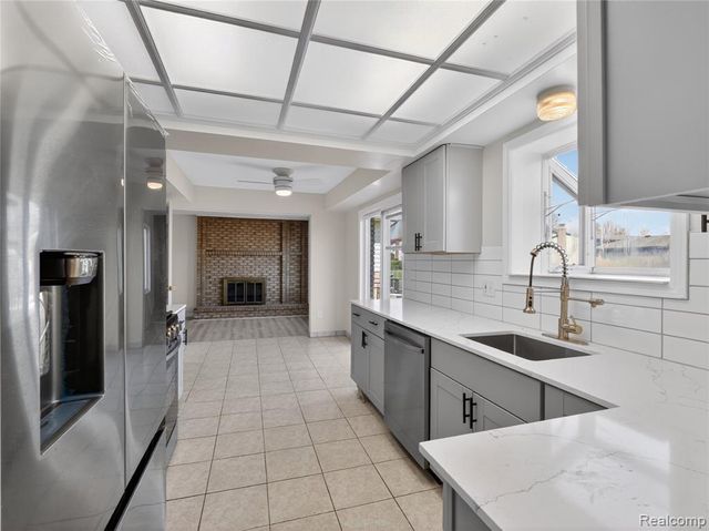 4667 Bloomfield Drive, Sterling Heights, MI 48310