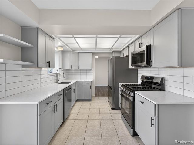 4667 Bloomfield Drive, Sterling Heights, MI 48310