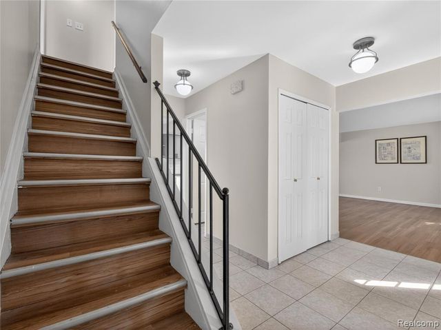 4667 Bloomfield Drive, Sterling Heights, MI 48310