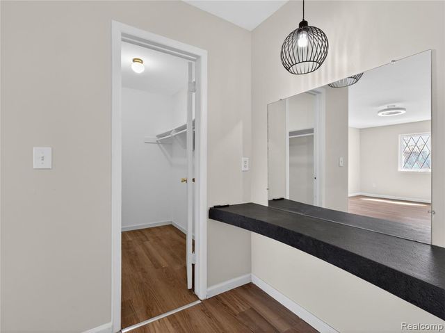 4667 Bloomfield Drive, Sterling Heights, MI 48310