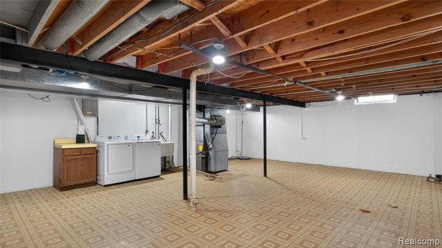 4667 Bloomfield Drive, Sterling Heights, MI 48310